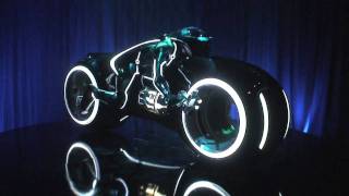 TRON LEGACY  FLYNNS ARCADE with LIGHT CYCLE DAFT PUNK amp JOURNEY  COMIC CON 2009 [upl. by Norine]