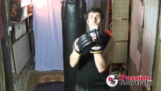 Exercices sur sac de frappe  Les gants pour travailler sur un sac [upl. by Noreht]