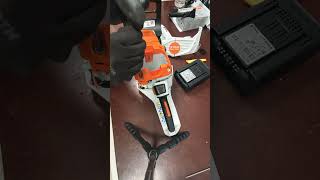 StihlMSA300акумулаторнарезачказадървапроблеммаслендатчикstihlmsa300batterychainsawkrks [upl. by Tuckie]