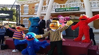 INCREIBLE estreno de SESAME STREET STREET MISSION  PortAventura Park 2019 [upl. by Clevie532]