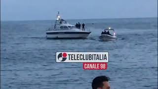 Napoli Liberato in concerto sul lungomare larrivo su un gommone [upl. by Donica]