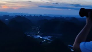 黃昏急攀貴州安順萬峰頂（萬眾峰）觀十萬大山晚霞美景。自遊錄 [upl. by Hasan]