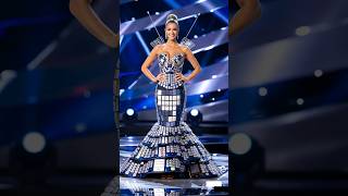 The Woman Performs a Fusion with a Giant Mobile Phone on AGT agt americagottalent magic [upl. by Aserat613]