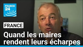 Congrès des maires  quand les élus rendent leurs écharpes • FRANCE 24 [upl. by Anaerda]