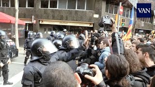 Un miembro de los Mossos dEsquadra se enfrenta a sus compañeros [upl. by Curtis130]