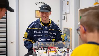 HV71 besökte lekterapin på Ryhov [upl. by Willabella]