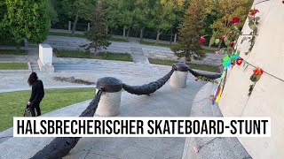 08052022 Berlin Halsbrecherischer Skateboardstunt Sowjetisches Ehrenmal Treptow Tag der Befreiung [upl. by Latimer]