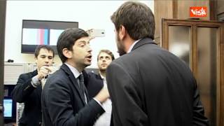 LITE DI BATTISTA M5S SPERANZA PD ARRIVANO ALLE MANI IN SALA STAMPA [upl. by Raila]