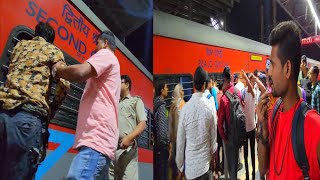 TTE से बचने के लिए आदमी ट्रेन से कूद गया 😡😡  Jallianwala Bagh Express Train Journey [upl. by Engvall]