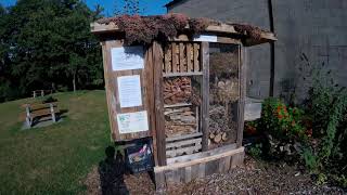 Hôtel à insectes installé en Bretagne [upl. by Terryl]