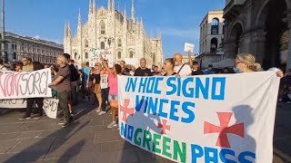 Milano nuovo sabato di proteste contro il Green Pass il corteo dal Duomo al Tribunale [upl. by Cheyney]