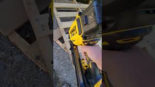 ya estamos estrenando la clavadora para enmarcadoframing nailer dewalt DCN930B  muy prometedora [upl. by Ibbie190]