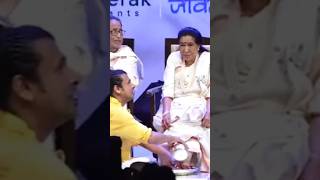 Sonu Nigam washed Asha Bhosle feet as an expression of his respect and gratitude Biography Launch [upl. by Anyela]