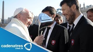 San Lorenzo le obsequia al papa Francisco el trofeo del campeonato argentino [upl. by Ahsimaj819]