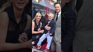 Redes arremeten contra Chris Pratt por “hacer el fuchi” a Anna Faris la madre de su hijo otra vez [upl. by Ahsiket595]