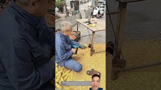 Tách ngô cornwelltools tools smartworkers smarttools xuhuong shortsviral mẹo sángtạo [upl. by Kolosick]