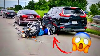 😱ACCIDENT UN AUTOMOBILISTE ROULE SUR LA TÊTÊ DU MOTARD   Road Rage Police et Fun [upl. by Johnston109]