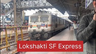 1030 बजे सुबह आयी  Lokshakti SF Express । Arriving at Surat Journey [upl. by Jessamyn296]