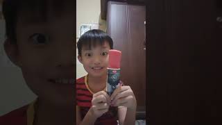 Makan Eskrim ice cream walls calippo star Wars lightsaber ice stroberi [upl. by Lleinad]