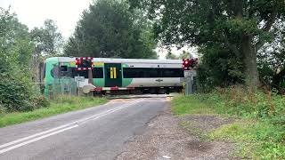 Malfunction  Crossing fails to deactivate at Roffey Level Crossing West Sussex [upl. by Gwenora]