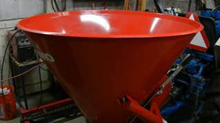 Cosmo 500 fertilizer spreader for the hay fields [upl. by Lizbeth]