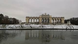 Gloriette im Winter Schnee Park Schloss Schönbrunn Trip Reise Tages Ausflug [upl. by Anstus]