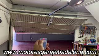 Instalación de motor en puerta basculante una hoja con brazo curvo y motor de LIFE [upl. by Enelkcaj]