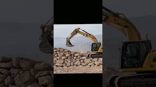 Excavadora Caterpillar 320 Colocando piedra  Excavator TIME LAPSE [upl. by Bone]