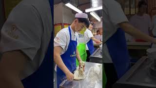 The guy who makes Lanzhou Ramen is very skilled [upl. by Lledyr]