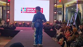 RECYCLE UPCYCLE FASHION CONTEST 2024 2311 2024 singkawang Grand Mall😍 [upl. by Karry]