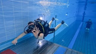 Baptême de plongée en piscine [upl. by Weeks]