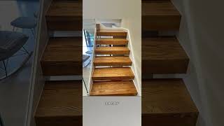 Escalera minimalista con balaustrada de cristal y peldaños de madera macizadesign [upl. by Cudlip]