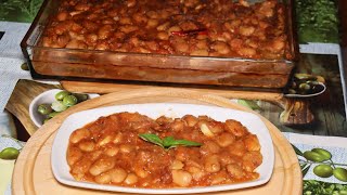 Tave me fasule pllaqi tradicionale Korçare  Giant Baked Beans Plakieng subs [upl. by Denyse]