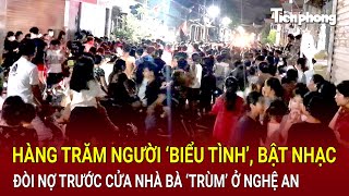 Bản tin thời sựHàng trăm người ‘biểu tình’ bật nhạc đòi nợ trước cửa nhà bà ‘trùm’ ở Nghệ An [upl. by Sirmons]