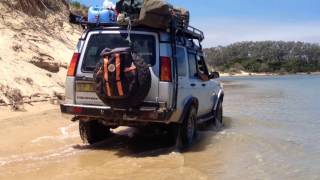 LAND ROVER DISCOVERY 2 V8 PEBBLY BEACH SALTWATER CREEK CROSSING AUSTRALIA [upl. by Aramat648]