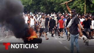 Reportan muertos y cientos de detenidos en Venezuela en las protestas  Noticias Telemundo [upl. by Marguerita]