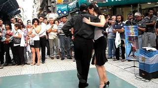 Pareja de bailarines de Milonga en Buenos Aires [upl. by Nabala]