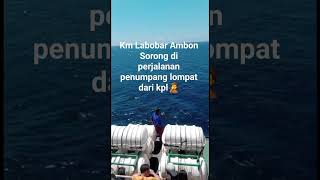 Ship passengers jumped into the sea [upl. by Atiran]