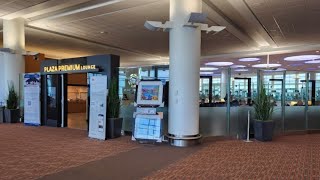 Experiencing  WestJet  Plaza Premium Lounge Winnipeg [upl. by Eissahc]