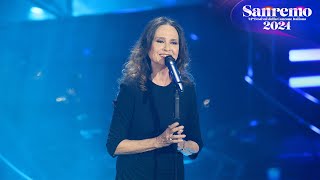 Sanremo 2024  Gigliola Cinquetti canta quotNon ho letàquot a Sanremo 2024 [upl. by Verile126]