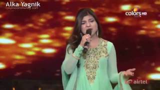 Alka Yagnik Sings Live Tribute to SRK at Mirchi Music Award 2014 [upl. by Tabitha]