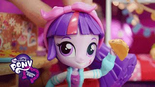 My Little Pony Equestria Girls Minis Toys – ‘Pinkie Pie Slumber Party’ Equestria Girls Minis [upl. by Adnilrem]