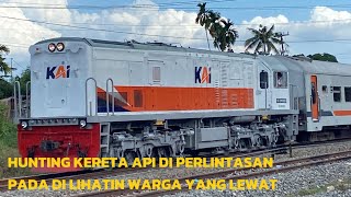 KELAKUAN PENGENDARA SEPEDA MOTOR SAAT DI PALANG PINTU PERLINTASAN KERETA API 🤣🤣🤣 [upl. by Ayk]