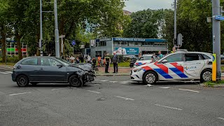 Zware aanrijding met politieauto na achtervolging op Spinozaweg Rotterdam [upl. by Esac]