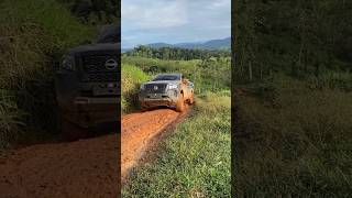 Nissan NP300 Frontier subiendo una lodosa pendiente  Pasión OffRoad 4x4 shorts [upl. by Yeslaehc880]