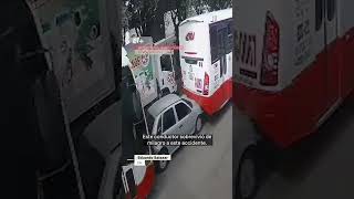 Coche queda aplastado entre un autobús y otro en Querétaro nmas queretaro shorts [upl. by Liek]