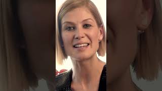 Rosamund Pike speaks French and German  Star Fun Facts rosamundpike celebrity shorts [upl. by Pietrek]