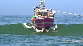 📛 ATTENTION LES BATEAUX SONT FACE À UNE HOULE DANGEREUSE À CAPBRETON BIGWAVES Alexrolland 🌊😨 [upl. by Errehs487]