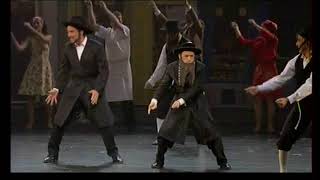 Les Aventures de Rabbi Jacob Comédie Musicale  La Danse de RJ [upl. by Artenak]