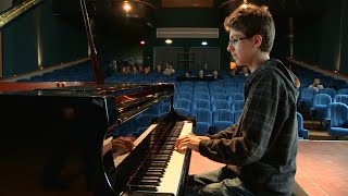 Mon fils autiste est un surdoué au piano [upl. by Beattie382]